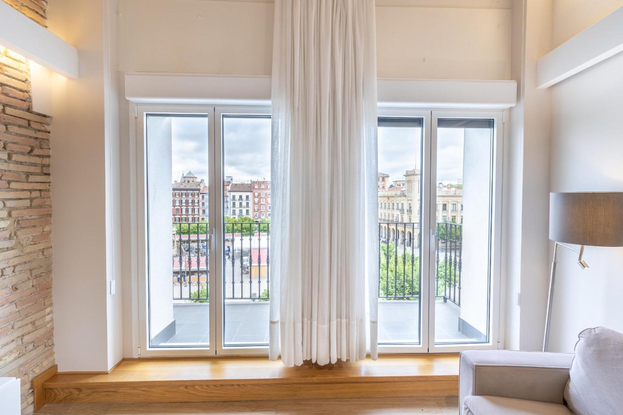 Ferienwohnung Tuapartamento - Boutique Plaza Del Castillo 29 Pamplona Exterior foto